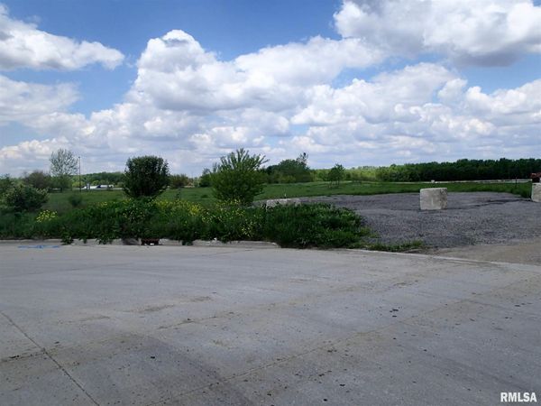 1023 Heitmann Drive, Lincoln, IL 62656