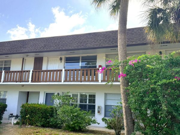 2 QUAILS RUN BOULEVARD , Unit 8, ENGLEWOOD, FL 34223
