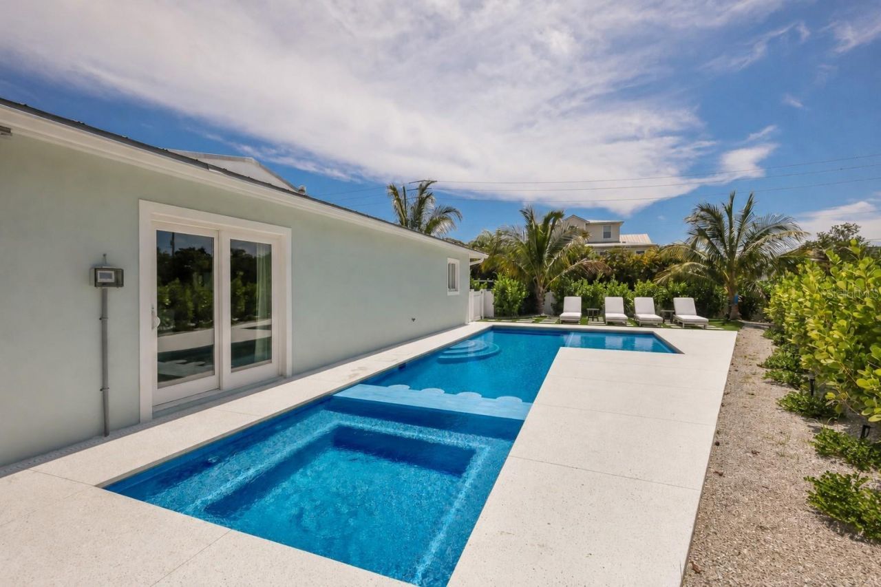 6401 Marina Drive, Holmes Beach, FL 34217 Photo