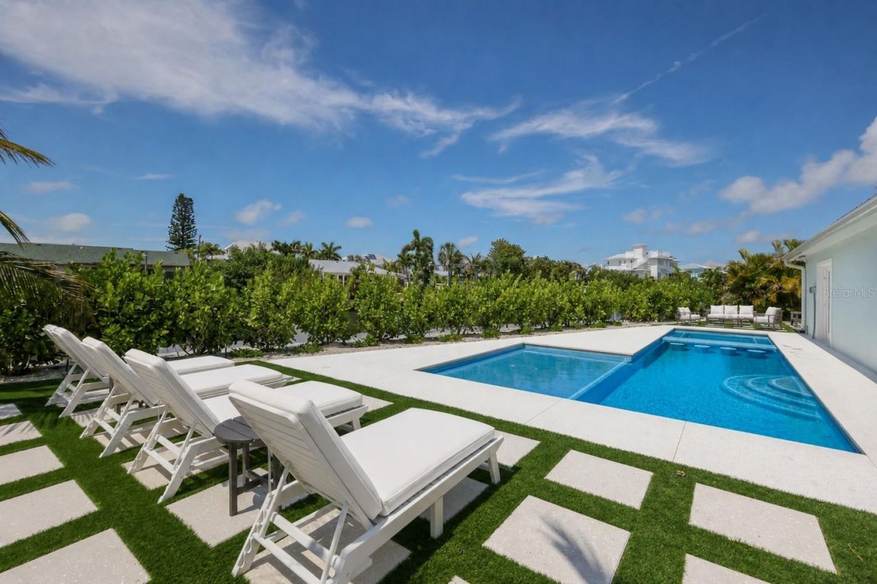 6401 Marina Drive, Holmes Beach, FL 34217 Photo