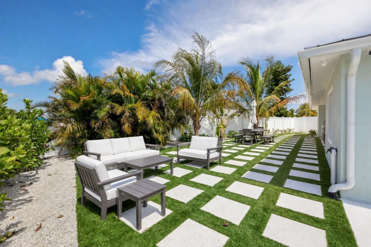 6401 Marina Drive, Holmes Beach, FL 34217 Photo