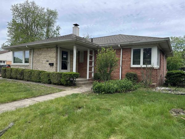 1821 Rockne Drive, South Bend, IN 46617