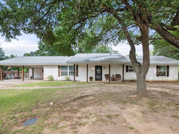 951 Faircrest Drive , Fairfield, TX 75840