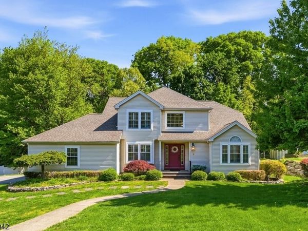 3 Autumn Dr, Mine Hill, NJ 07803