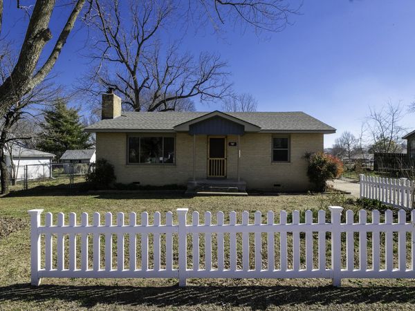707 S Cherokee Street , Grove, OK 74344