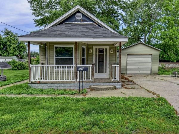 523 S WALNUT Street, Taylorville, IL 62568