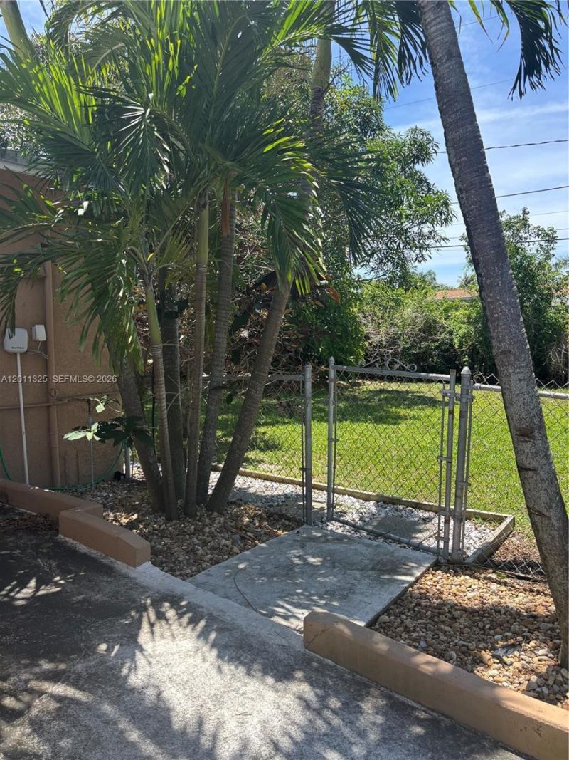 822 Avenida Hermosa , West Palm Beach, FL 33405 Photo