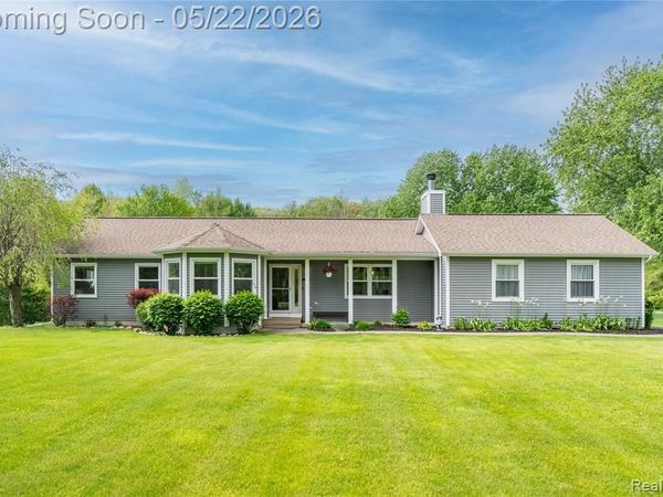 542 Tracey Lane, Brighton Twp, MI 48114
