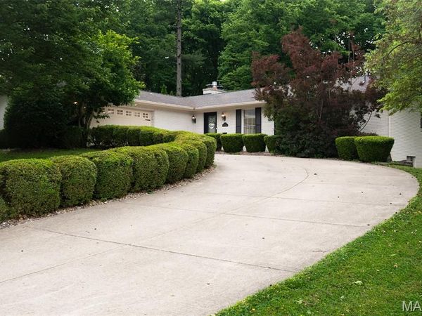 43 Clover Drive, Belleville, IL 62221