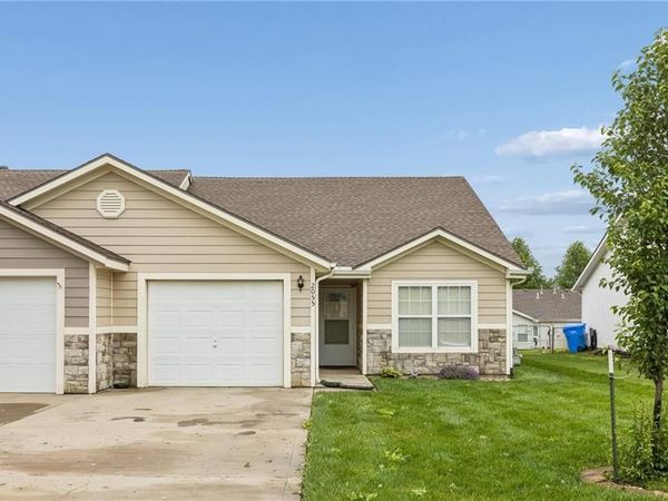 2055 Brook Ridge Court, Tonganoxie, KS 66086
