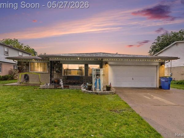 32343 Cambridge Drive, Warren, MI 48093