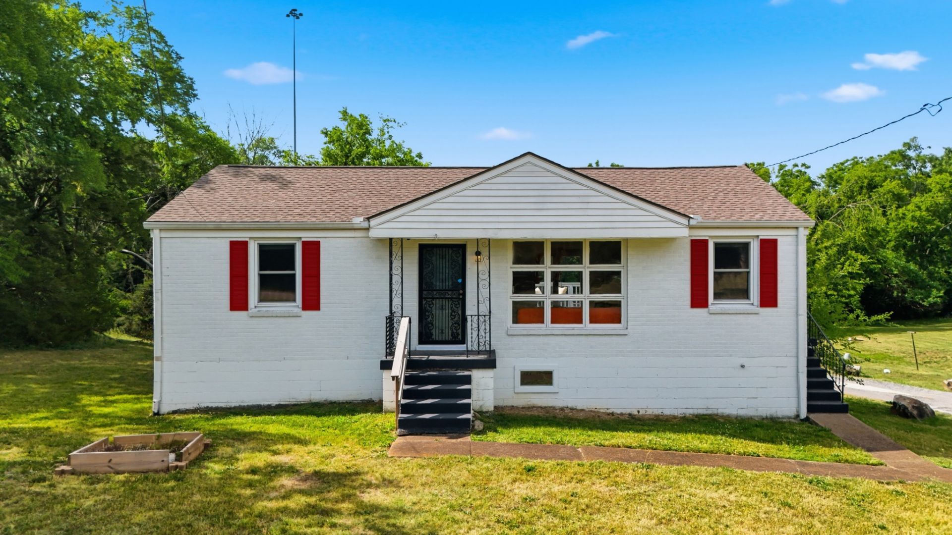 368 Oakview Dr, Nashville, TN 37207 Main Photo