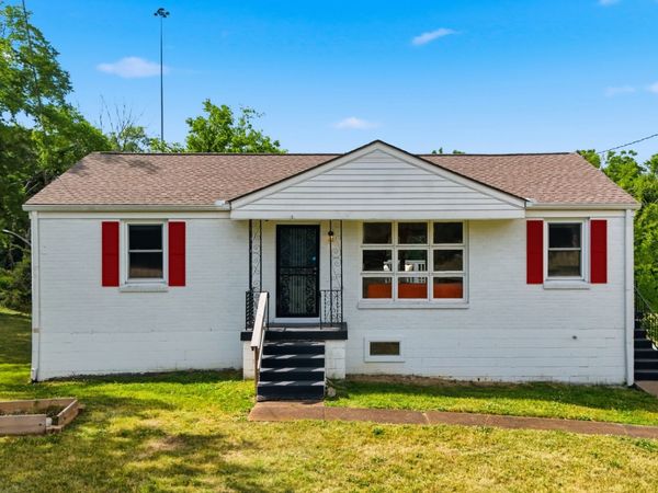 368 Oakview Dr, Nashville, TN 37207
