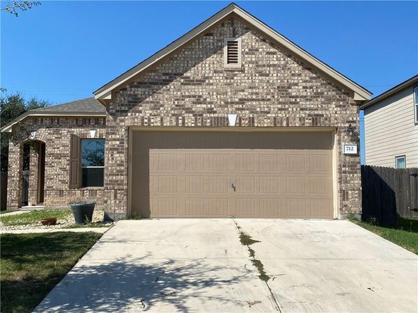 712 Estes PARK, Taylor, TX 76574