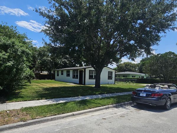 1605 W 10th Street, Riviera Beach, FL 33404