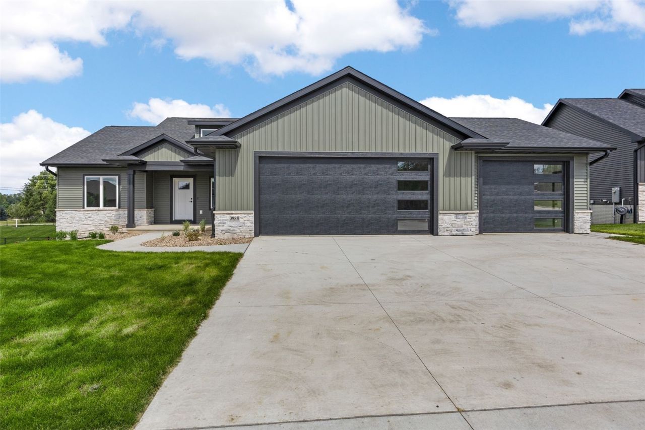 3988 Peridot Dr, Marion, IA 52302 Main Photo