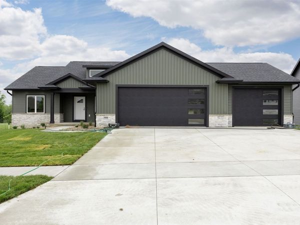 3988 Peridot Dr , Marion, IA 52302