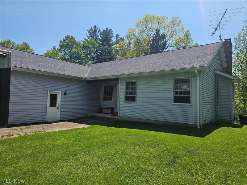 14816 Rock Creek Road, Chardon, OH 44024 Photo 4