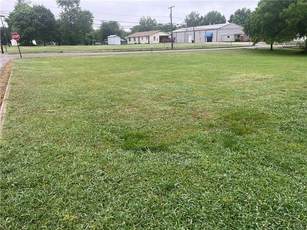 302 Springfield Street , Green Forest, AR 72638