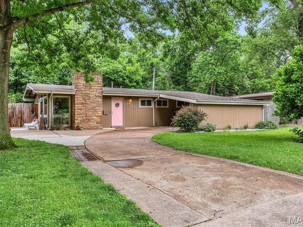 1523 Ridgewood Drive, Crestwood, MO 63126