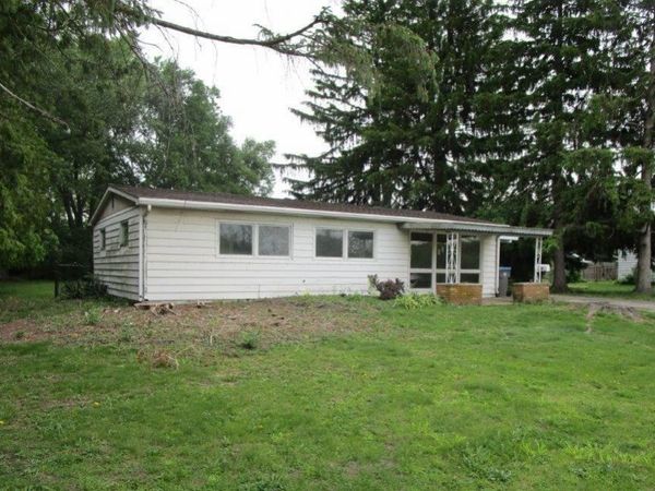304 E Pickwick Drive, Syracuse, IN 46567