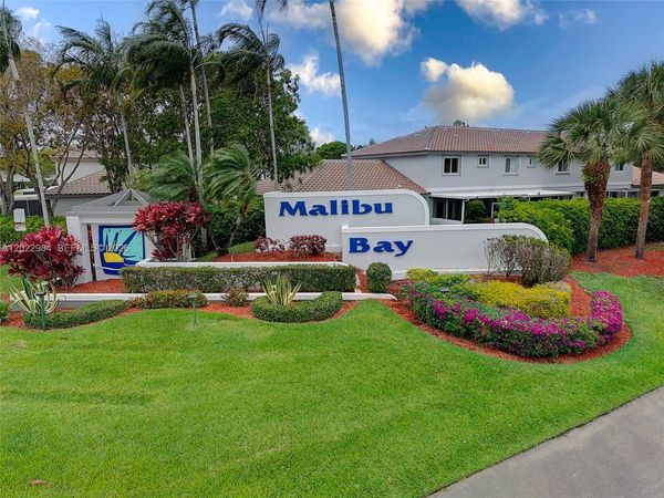 881 NW 208th Dr , Pembroke Pines, FL 33029
