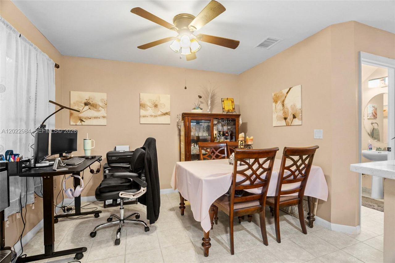 881 NW 208th Dr , Pembroke Pines, FL 33029 Photo