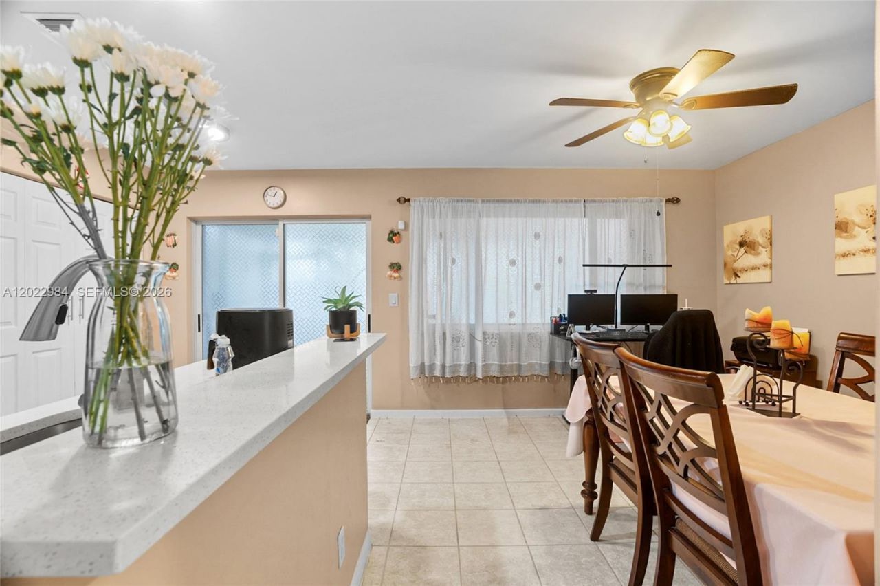 881 NW 208th Dr , Pembroke Pines, FL 33029 Photo