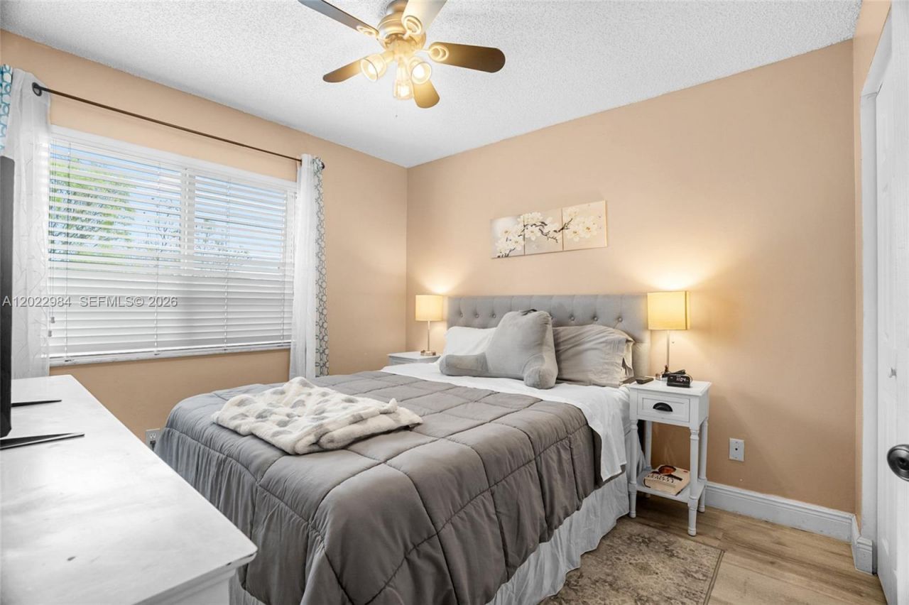 881 NW 208th Dr , Pembroke Pines, FL 33029 Photo