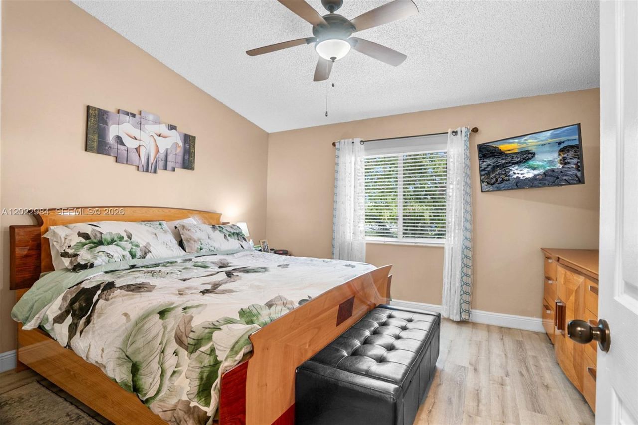 881 NW 208th Dr , Pembroke Pines, FL 33029 Photo