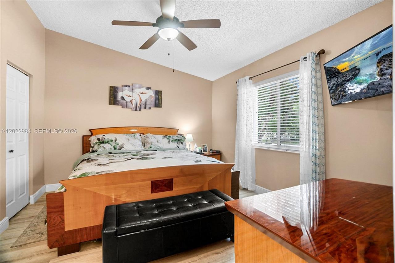 881 NW 208th Dr , Pembroke Pines, FL 33029 Photo