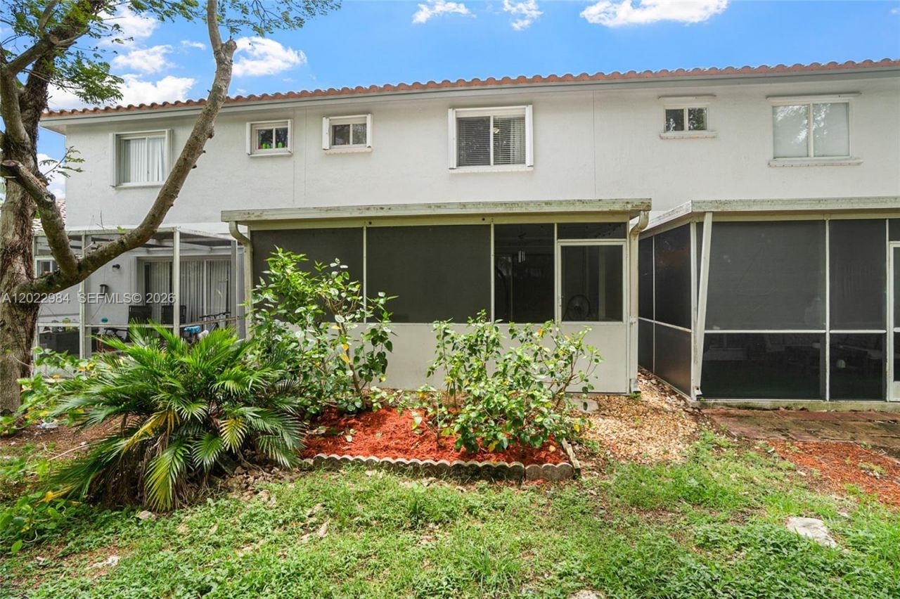881 NW 208th Dr , Pembroke Pines, FL 33029 Photo