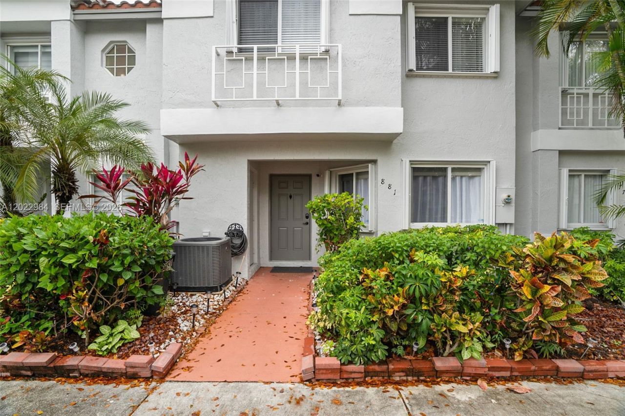 881 NW 208th Dr , Pembroke Pines, FL 33029 Photo