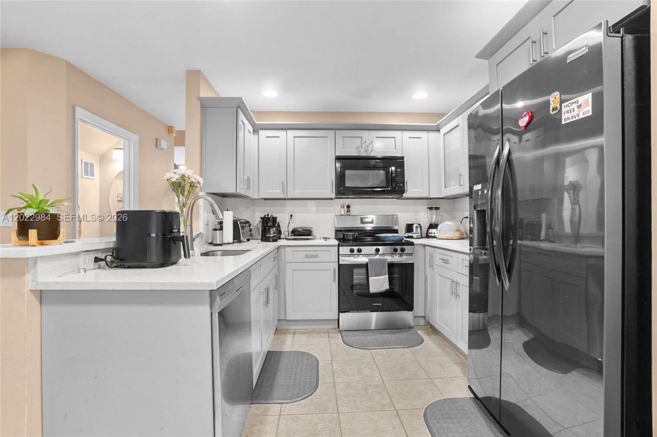 881 NW 208th Dr , Pembroke Pines, FL 33029 Photo