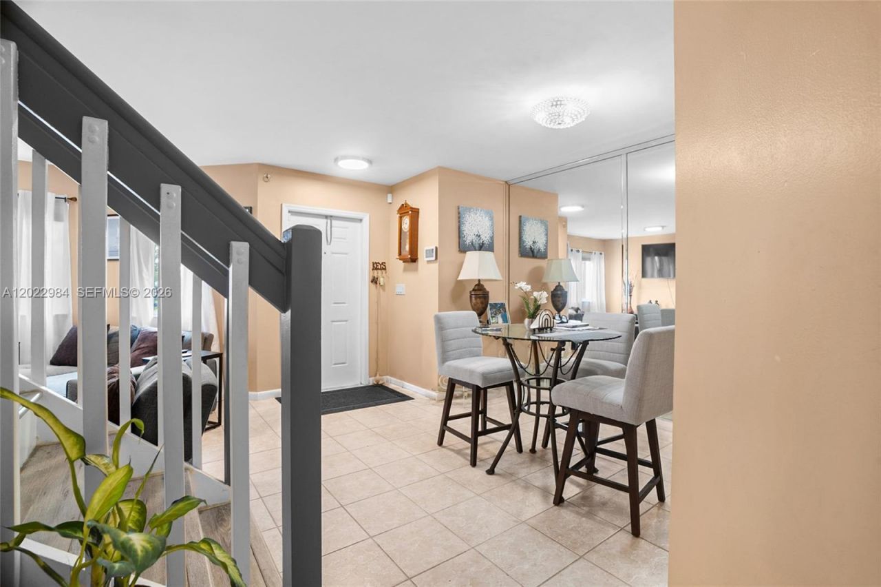 881 NW 208th Dr , Pembroke Pines, FL 33029 Photo