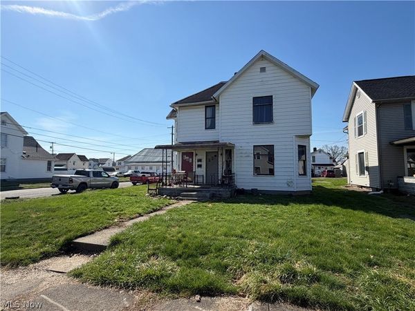 1033 Orchard Street , Coshocton, OH 43812