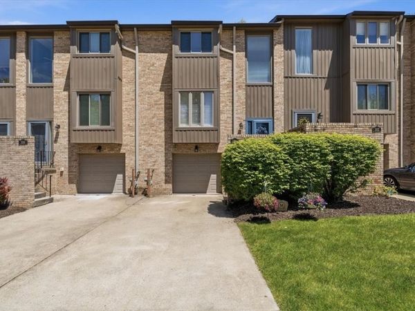304 Central Dr, Cranberry Twp, PA 16066