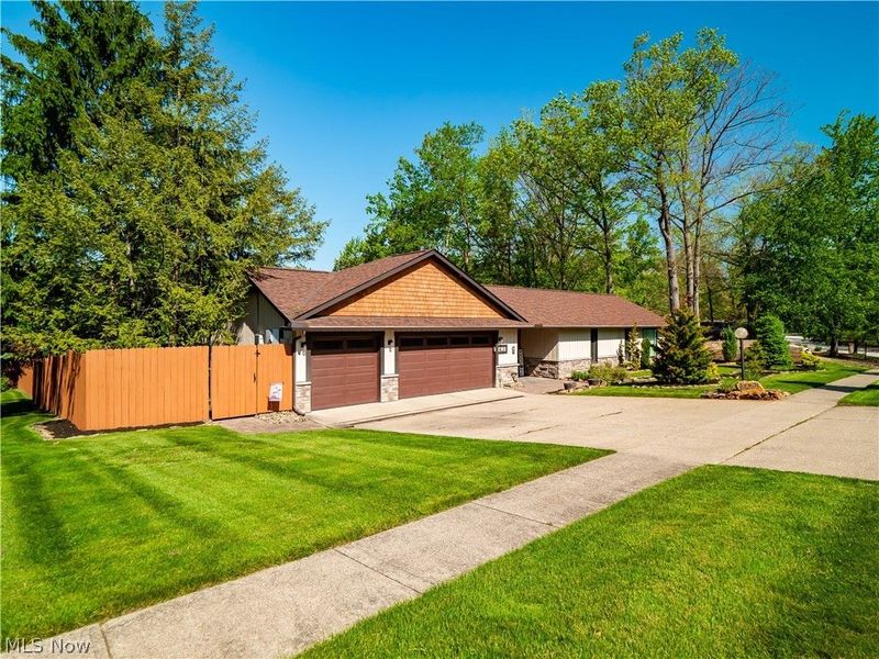 12674 Moss Point Road, Strongsville, OH 44136 Photo 2