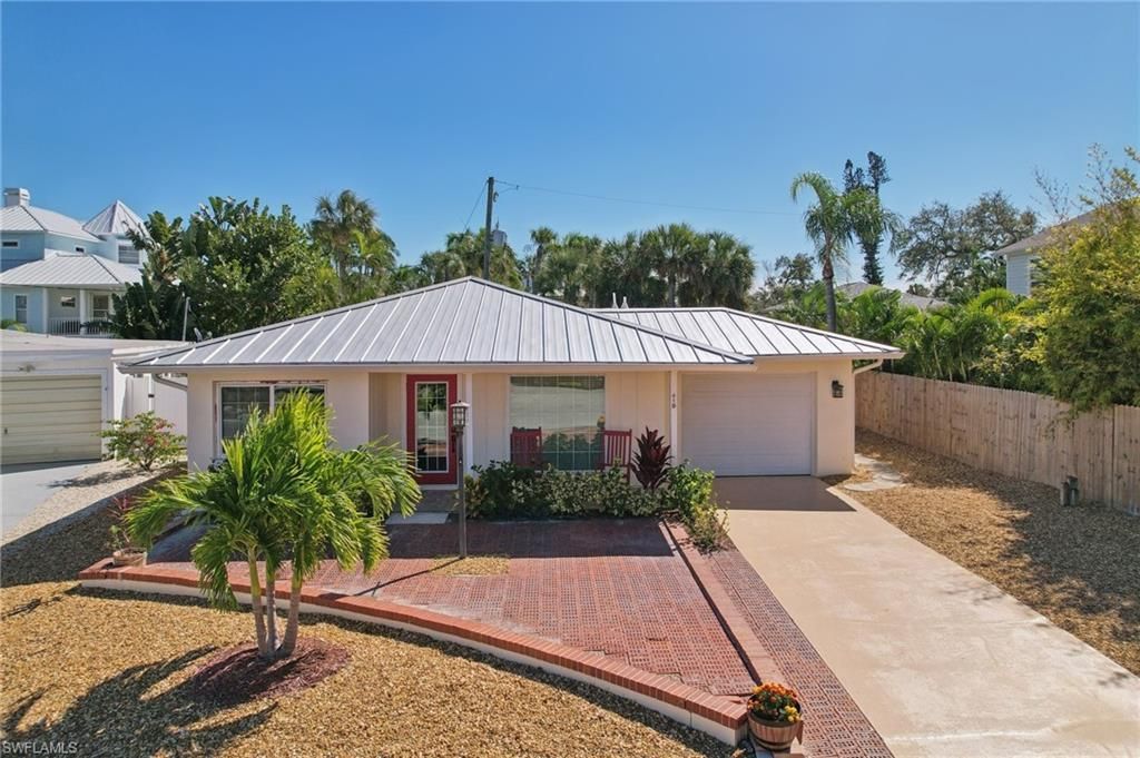 210 Hibiscus Dr, Fort Myers Beach, FL 33931 Photo