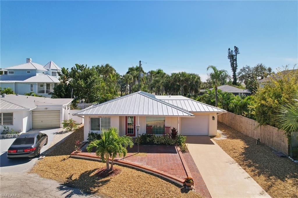 210 Hibiscus Dr, Fort Myers Beach, FL 33931 Photo
