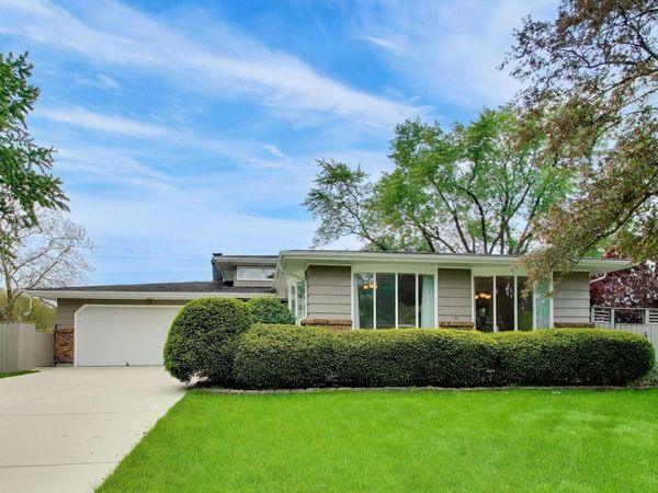 1976 Robert Street , Aurora, IL 60506
