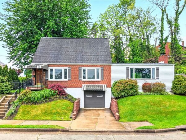 2 Broad St, Jeannette, PA 15644