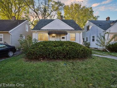 19439 W Chicago Street, Detroit, MI 48228