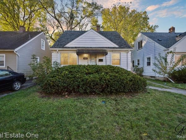 19439 W Chicago Street , Detroit, MI 48228