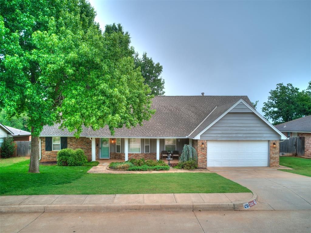 722 Pine Oak Drive, Edmond, OK 73034 Main Photo