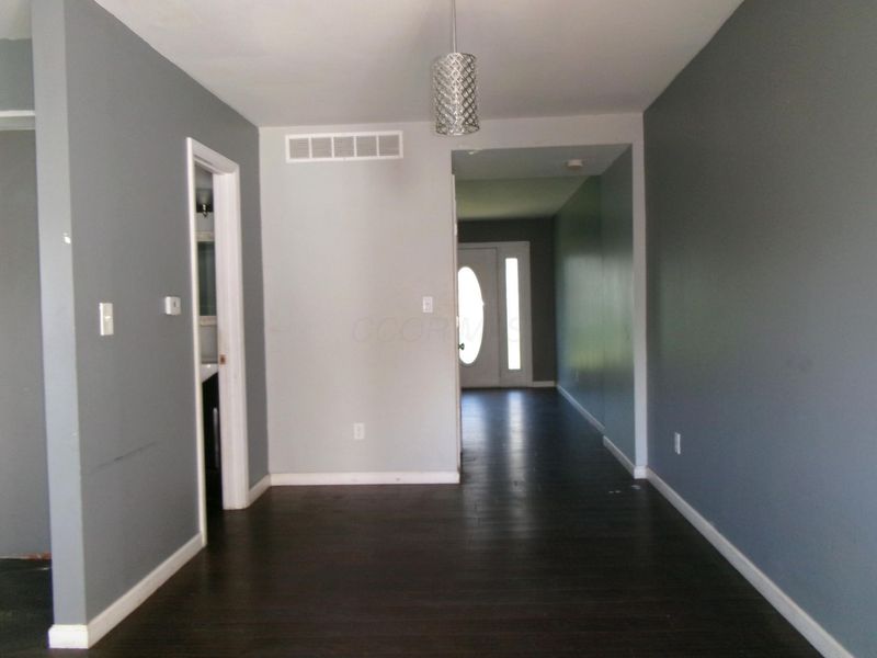 617 Simbury Street, Unit D-8, Columbus, OH 43228 Photo 5