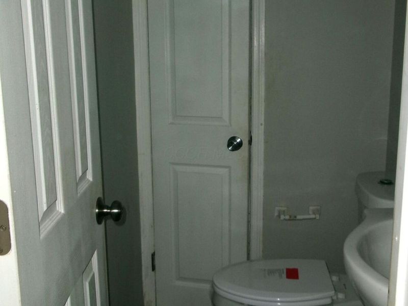 617 Simbury Street, Unit D-8, Columbus, OH 43228 Photo 6