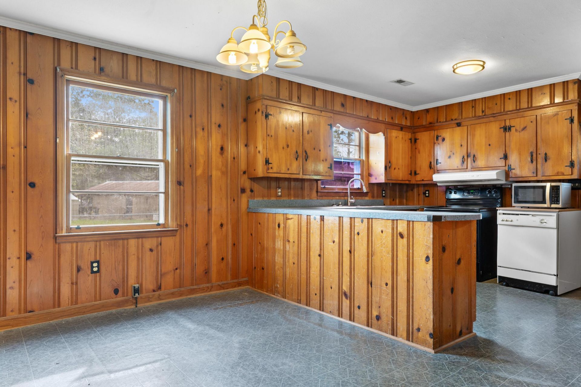 610 Ott Street Photo 6