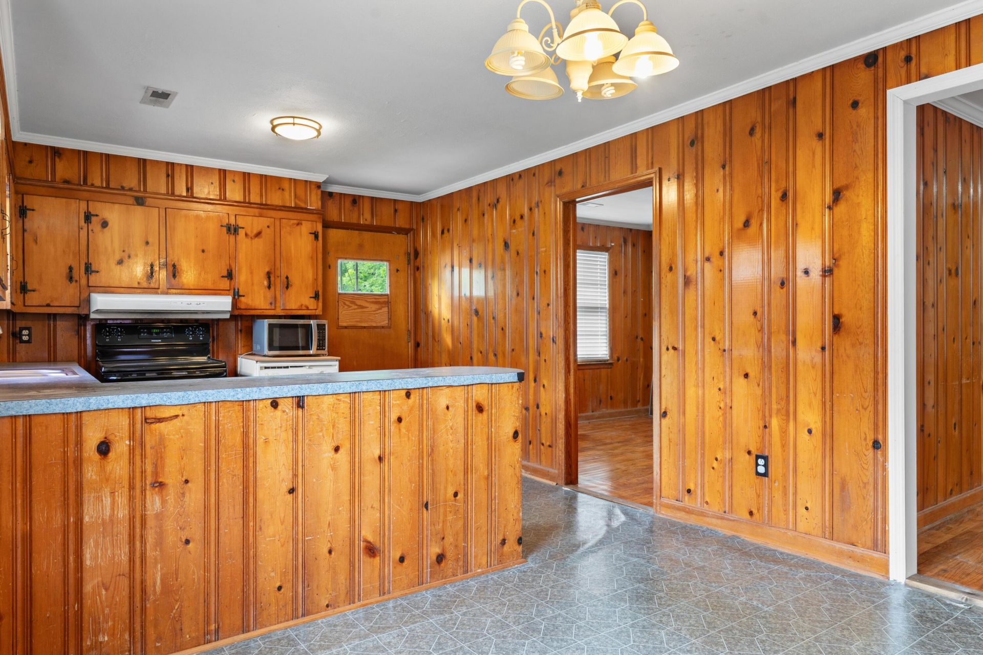 610 Ott Street Photo 9