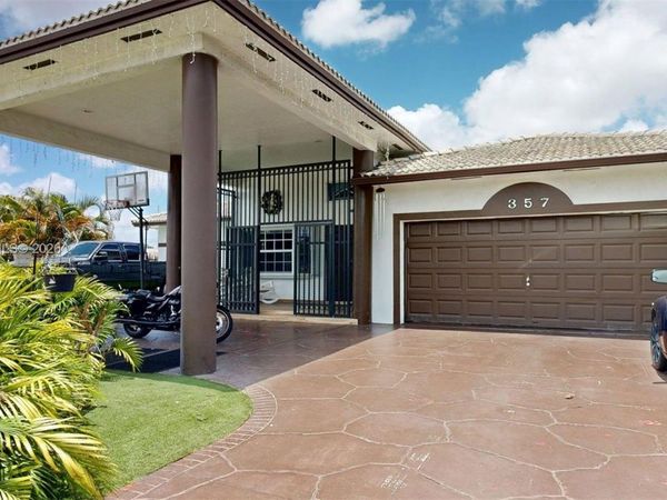 357 W 44th St , Hialeah, FL 33012
